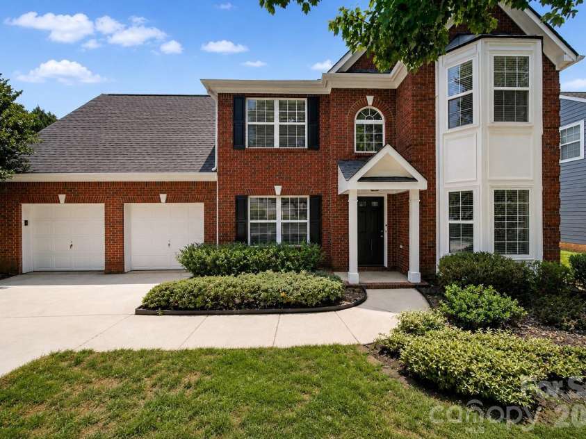 11343 Fox Hill Drive, Charlotte, NC 28269.  MLS# CAR4370223, YatesRealty ID 46081. 11343 Fox Hill Drive