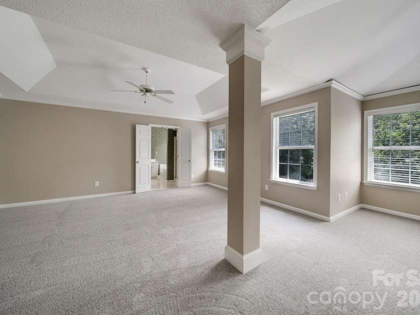 11343 Fox Hill Drive, Charlotte, NC 28269.  MLS# CAR4370223, YatesRealty ID 46081. 
