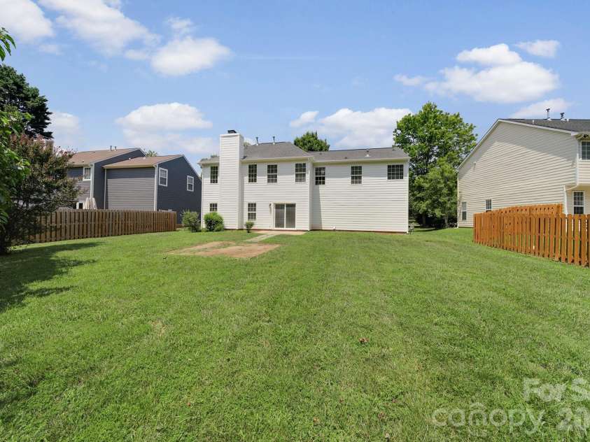 11343 Fox Hill Drive, Charlotte, NC 28269.  MLS# CAR4370223, YatesRealty ID 46081. Backyard
