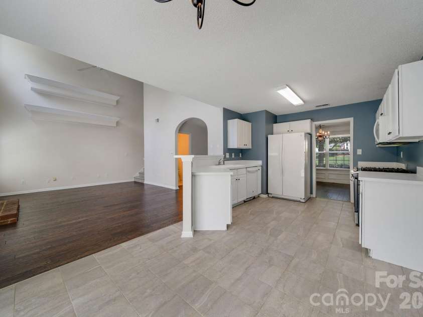 11343 Fox Hill Drive, Charlotte, NC 28269.  MLS# CAR4370223, YatesRealty ID 46081. Breakfast Area