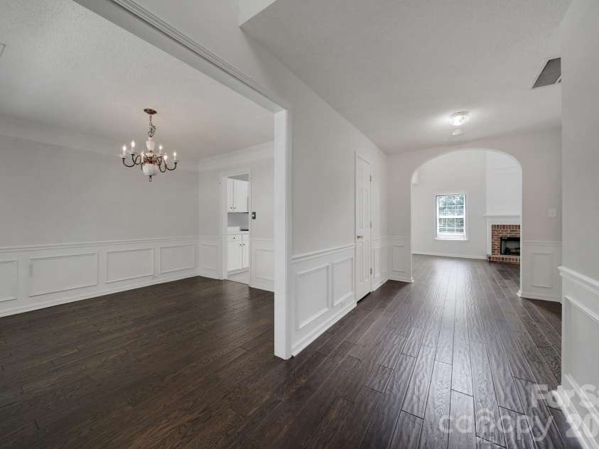 11343 Fox Hill Drive, Charlotte, NC 28269.  MLS# CAR4370223, YatesRealty ID 46081. Entryway