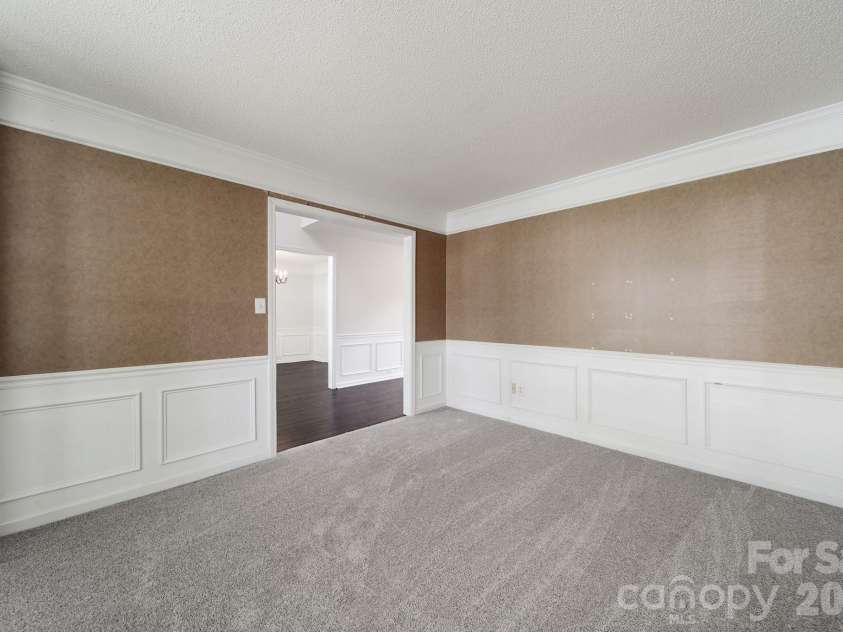 11343 Fox Hill Drive, Charlotte, NC 28269.  MLS# CAR4370223, YatesRealty ID 46081. Office/Flex Space