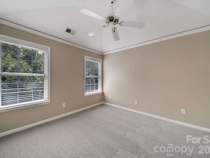 11343 Fox Hill Drive, Charlotte, NC 28269.  MLS# CAR4370223, YatesRealty ID 46081. Sitting Area