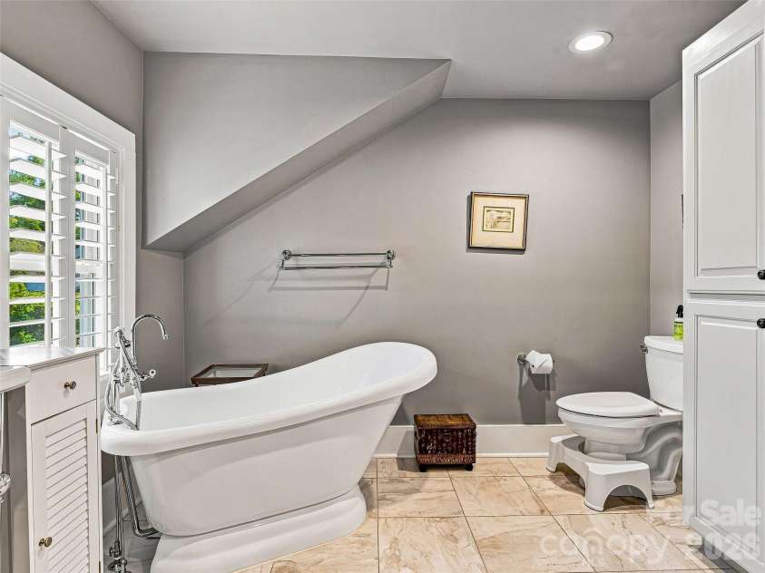 53 Lyncourt Drive, Tryon, NC 28782.  MLS# CAR4417134, YatesRealty ID 46084. Primary Bath
