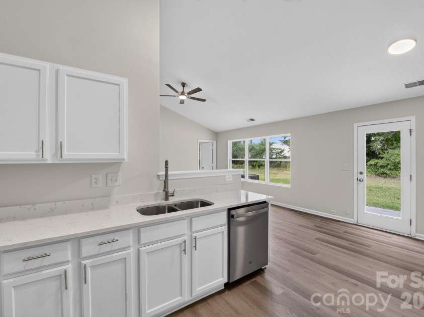 6923 Sunman Road, Charlotte, NC 28216.  MLS# CAR4416147, YatesRealty ID 46085. 