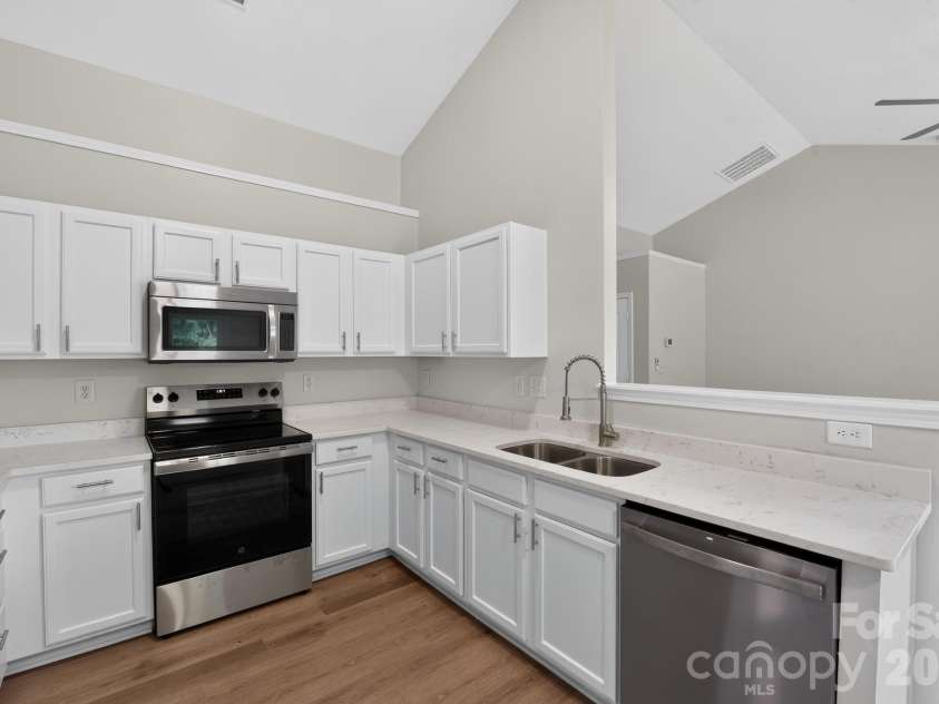 6923 Sunman Road, Charlotte, NC 28216.  MLS# CAR4416147, YatesRealty ID 46085. 