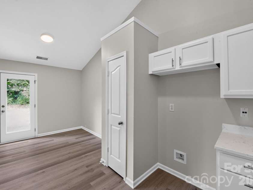 6923 Sunman Road, Charlotte, NC 28216.  MLS# CAR4416147, YatesRealty ID 46085. 