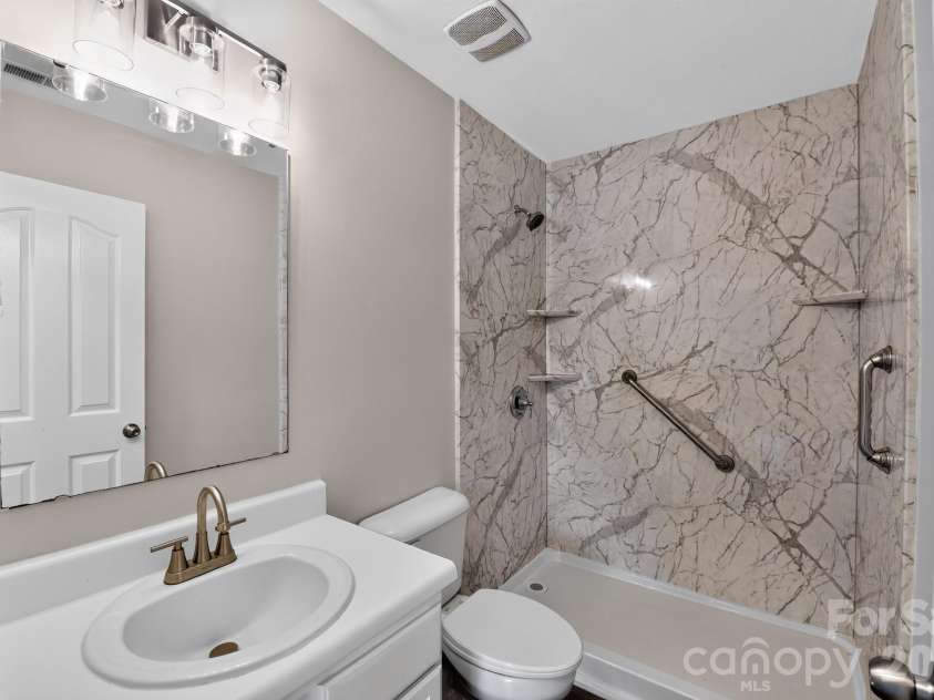 6923 Sunman Road, Charlotte, NC 28216.  MLS# CAR4416147, YatesRealty ID 46085. 