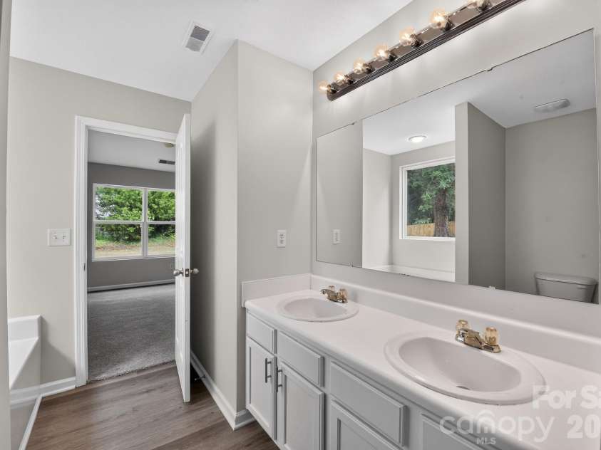 6923 Sunman Road, Charlotte, NC 28216.  MLS# CAR4416147, YatesRealty ID 46085. 