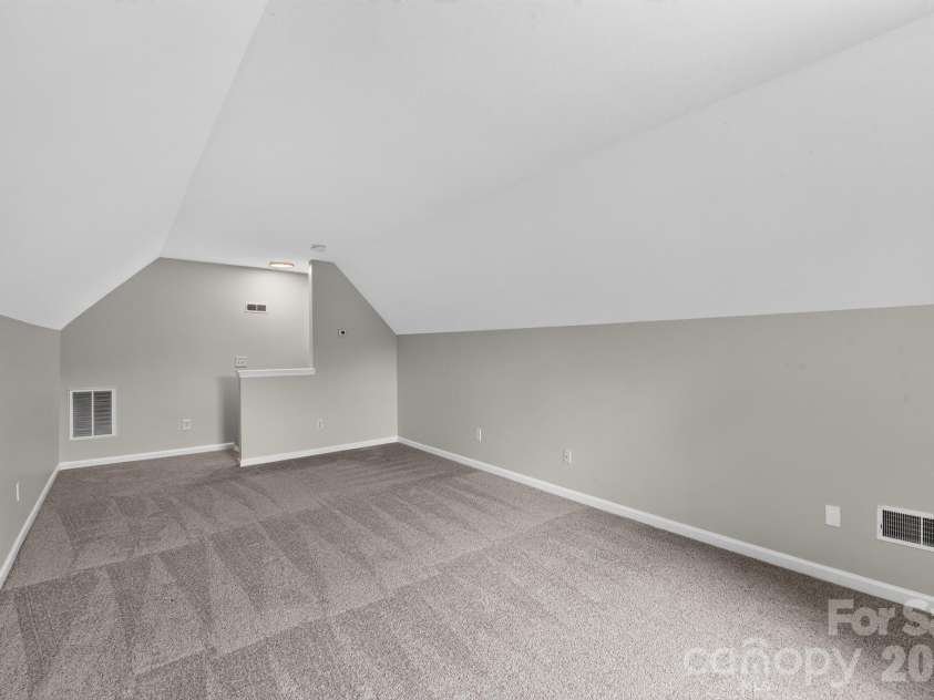 6923 Sunman Road, Charlotte, NC 28216.  MLS# CAR4416147, YatesRealty ID 46085. 