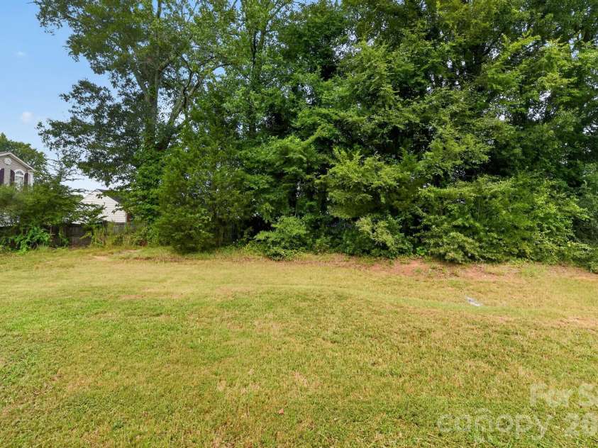 6923 Sunman Road, Charlotte, NC 28216.  MLS# CAR4416147, YatesRealty ID 46085. 