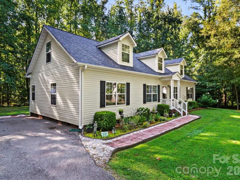 411 Alpine Street, Kannapolis, NC 28081.  MLS# CAR4415807, YatesRealty ID 46086. 