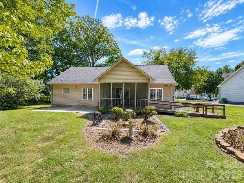1318 Stonewyck Drive, Salisbury, NC 28146.  MLS# CAR4413759, YatesRealty ID 46088. 