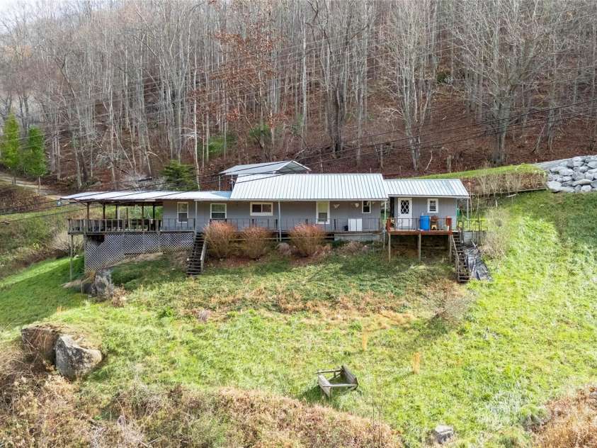 3059 NC 261 Highway, Spruce Pine, NC 28777.  MLS# CAR4203469, YatesRealty ID 4609. 