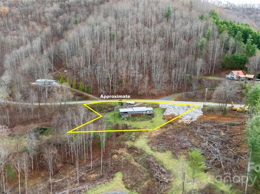3059 NC 261 Highway, Spruce Pine, NC 28777.  MLS# CAR4203469, YatesRealty ID 4609. 
