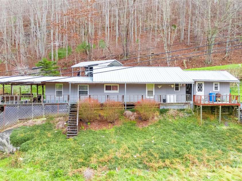 3059 NC 261 Highway, Spruce Pine, NC 28777.  MLS# CAR4203469, YatesRealty ID 4609. 