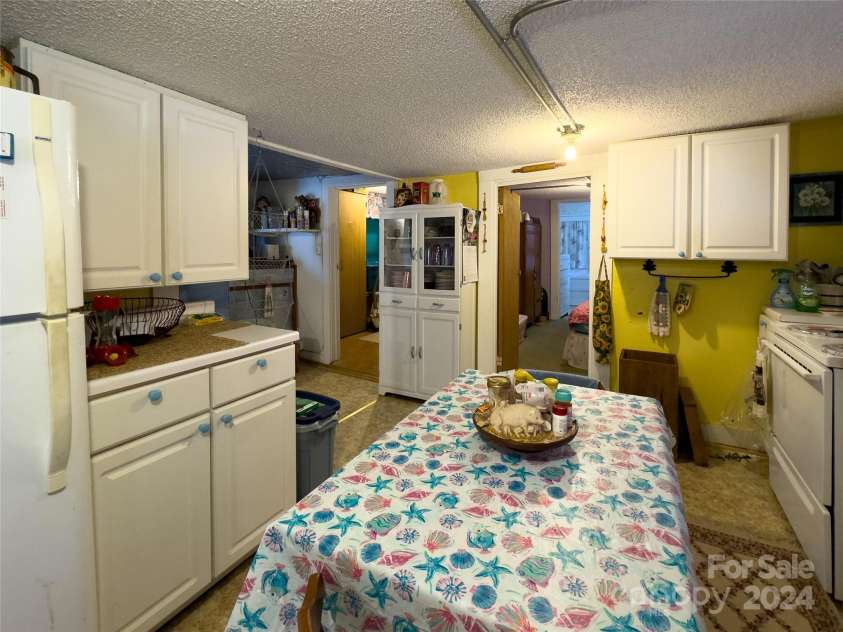 3059 NC 261 Highway, Spruce Pine, NC 28777.  MLS# CAR4203469, YatesRealty ID 4609. 