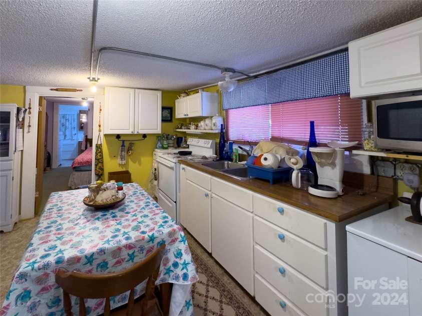 3059 NC 261 Highway, Spruce Pine, NC 28777.  MLS# CAR4203469, YatesRealty ID 4609. 