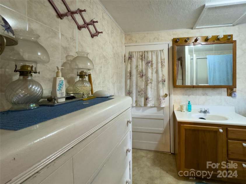 3059 NC 261 Highway, Spruce Pine, NC 28777.  MLS# CAR4203469, YatesRealty ID 4609. 