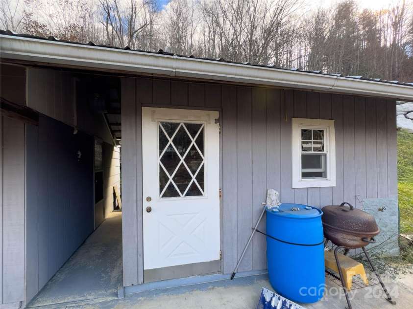 3059 NC 261 Highway, Spruce Pine, NC 28777.  MLS# CAR4203469, YatesRealty ID 4609. 