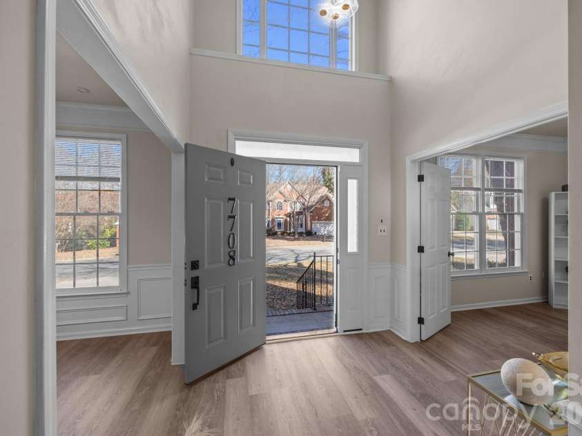 7708 Harrington Woods Road, Charlotte, NC 28269.  MLS# CAR4318940, YatesRealty ID 46091. 