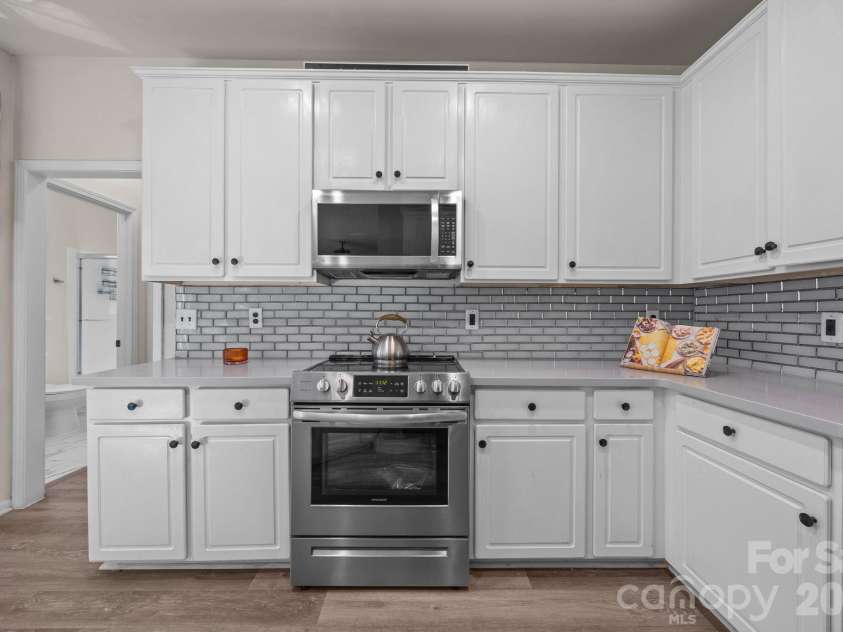 7708 Harrington Woods Road, Charlotte, NC 28269.  MLS# CAR4318940, YatesRealty ID 46091. 