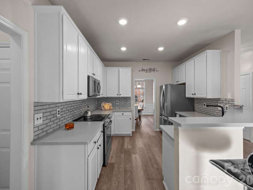 7708 Harrington Woods Road, Charlotte, NC 28269.  MLS# CAR4318940, YatesRealty ID 46091. 