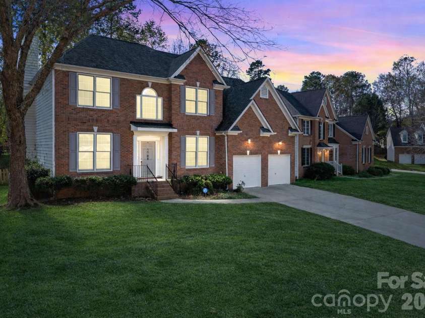 7708 Harrington Woods Road, Charlotte, NC 28269.  MLS# CAR4318940, YatesRealty ID 46091. 
