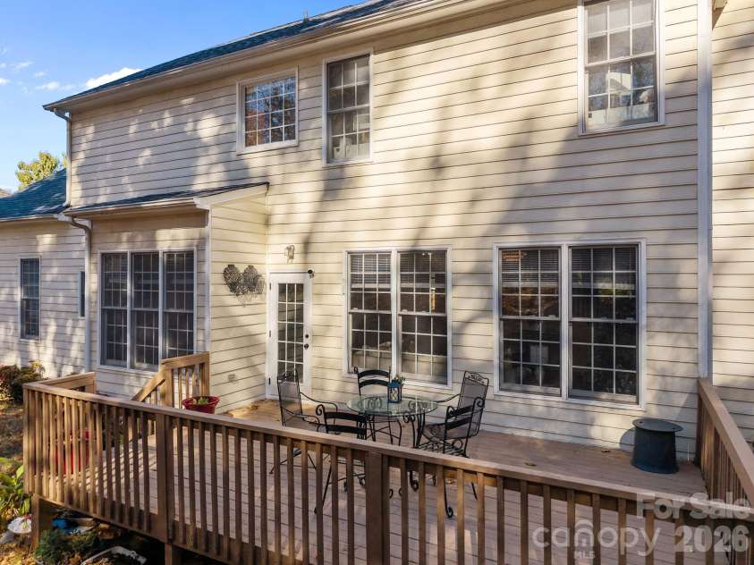 7708 Harrington Woods Road, Charlotte, NC 28269.  MLS# CAR4318940, YatesRealty ID 46091. 