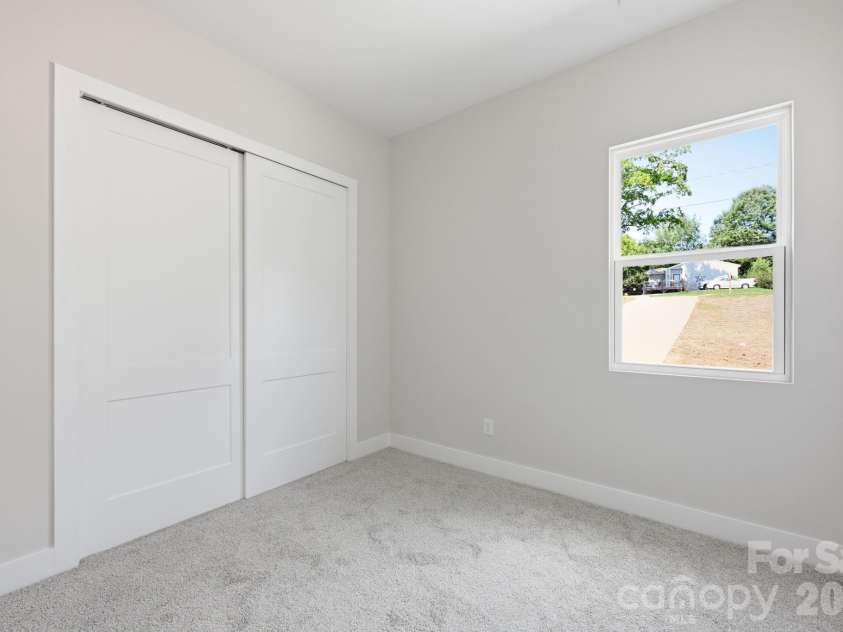 1515 Robin Road, Newton, NC 28658.  MLS# CAR4417151, YatesRealty ID 46093. 