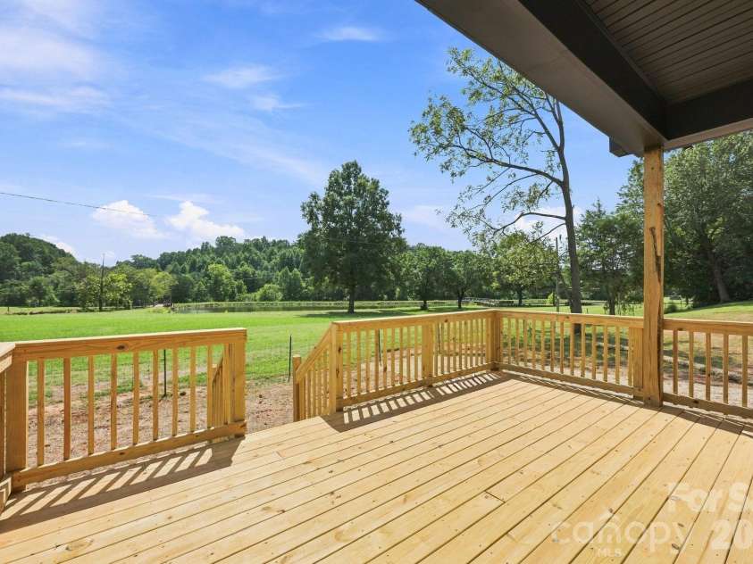 1515 Robin Road, Newton, NC 28658.  MLS# CAR4417151, YatesRealty ID 46093. 