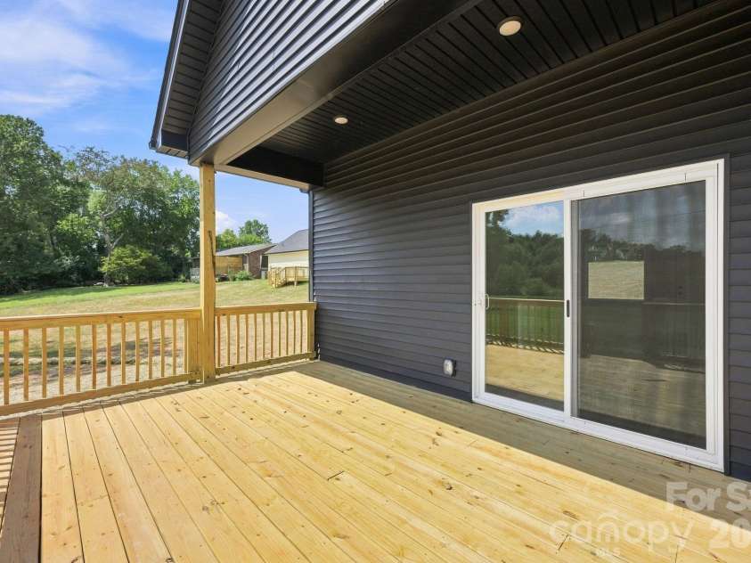 1515 Robin Road, Newton, NC 28658.  MLS# CAR4417151, YatesRealty ID 46093. 