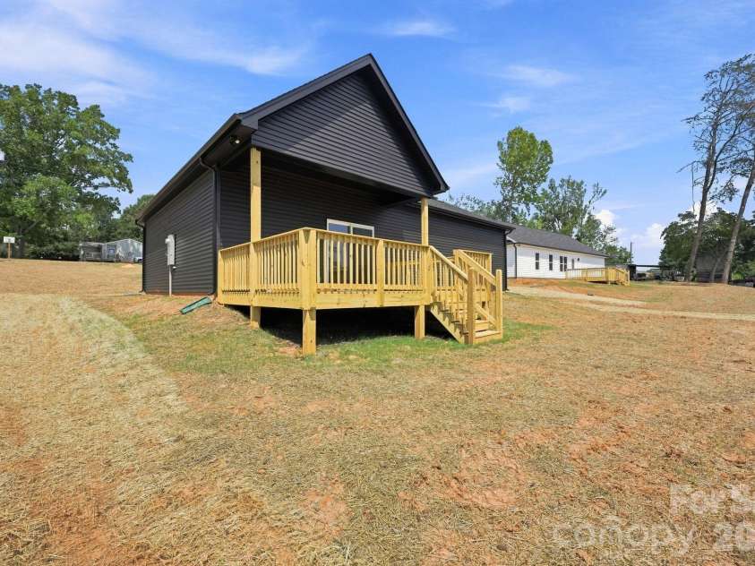 1515 Robin Road, Newton, NC 28658.  MLS# CAR4417151, YatesRealty ID 46093. 