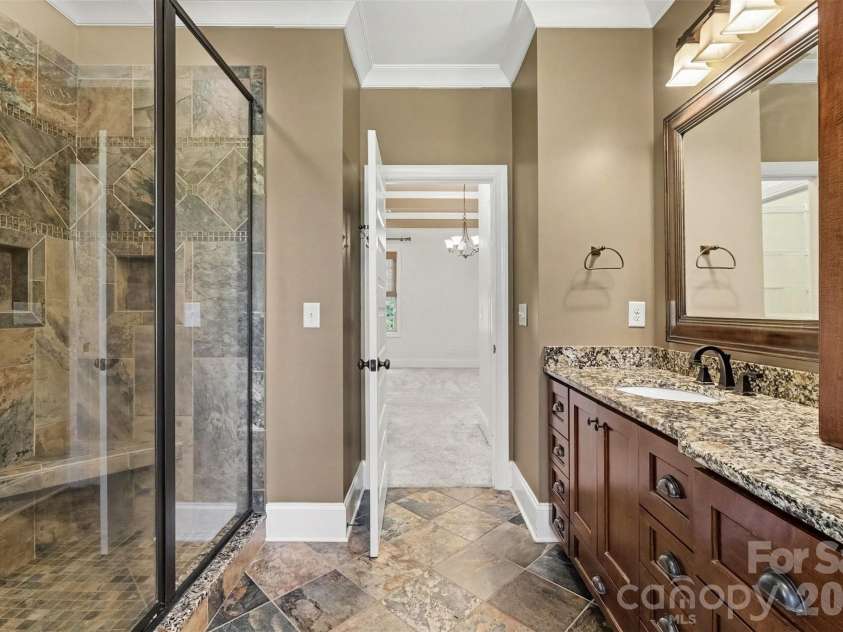 503 Williamsfield Drive, Shelby, NC 28150.  MLS# CAR4413395, YatesRealty ID 46095. Lovely tile and countertops!