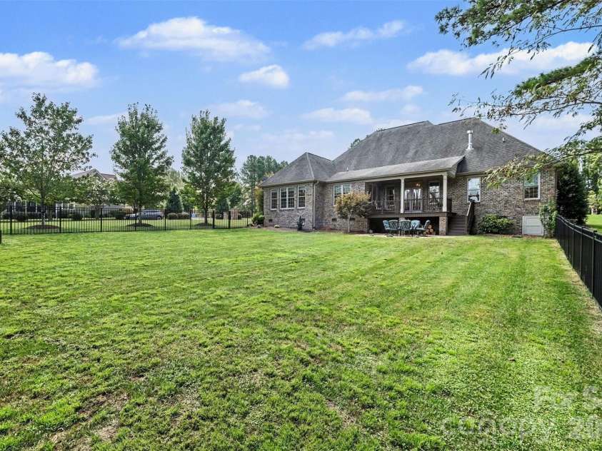 503 Williamsfield Drive, Shelby, NC 28150.  MLS# CAR4413395, YatesRealty ID 46095. The spacious back yard is flat and fully fenced!