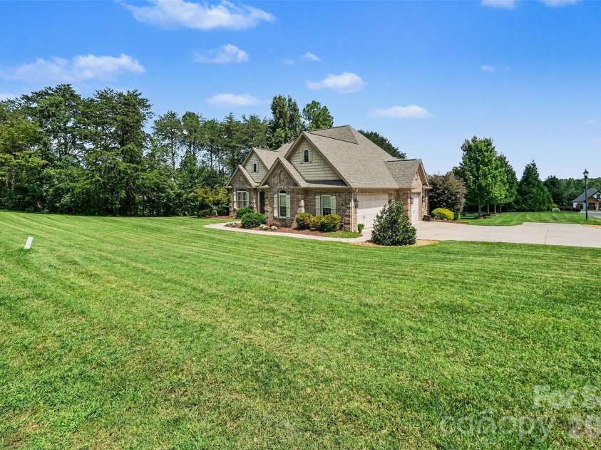 503 Williamsfield Drive, Shelby, NC 28150.  MLS# CAR4413395, YatesRealty ID 46095. View from the corner