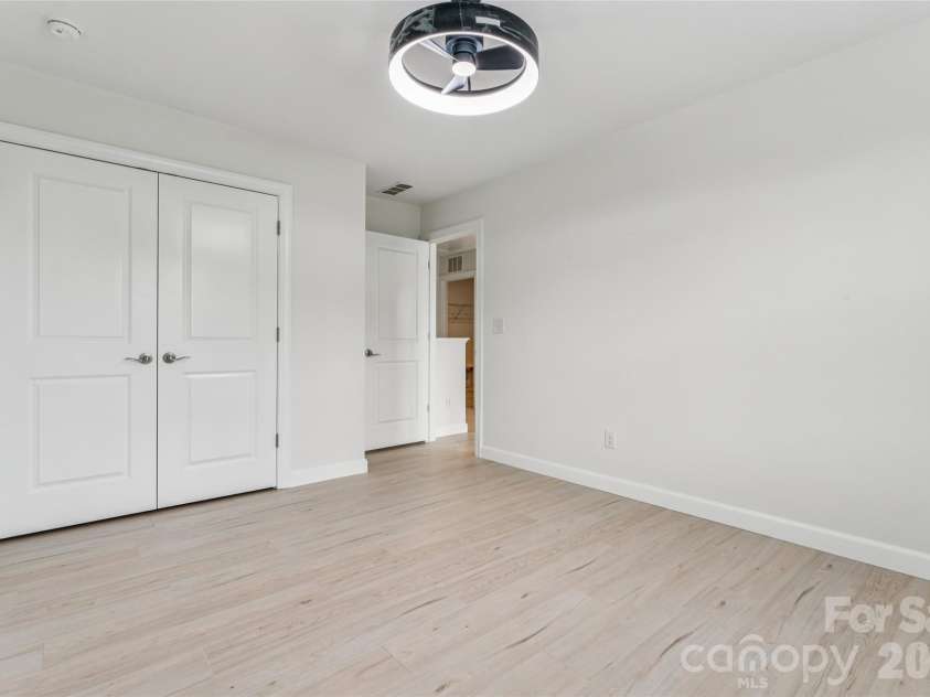 5911 Fenway Drive, Charlotte, NC 28273.  MLS# CAR4407320, YatesRealty ID 46096. 