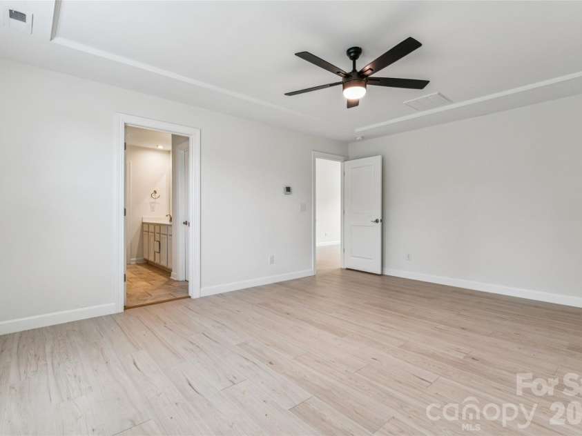 5911 Fenway Drive, Charlotte, NC 28273.  MLS# CAR4407320, YatesRealty ID 46096. 