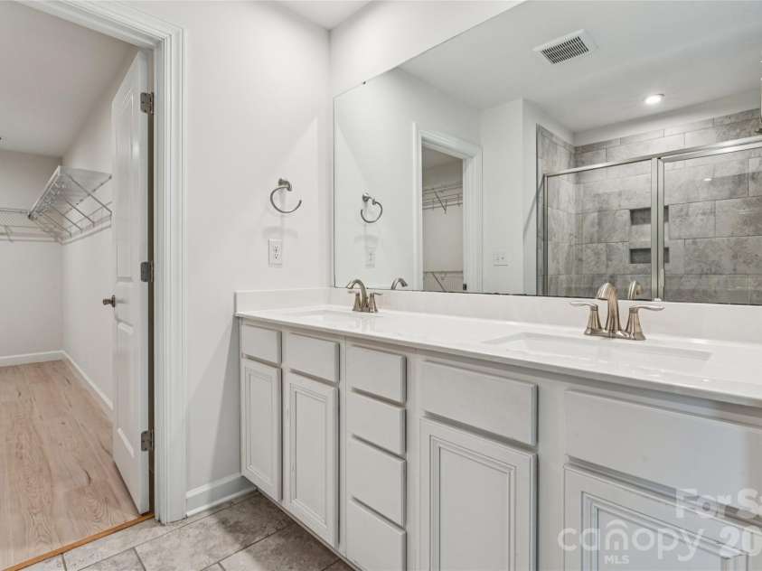 5911 Fenway Drive, Charlotte, NC 28273.  MLS# CAR4407320, YatesRealty ID 46096. 