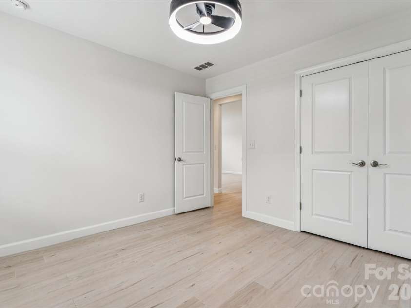 5911 Fenway Drive, Charlotte, NC 28273.  MLS# CAR4407320, YatesRealty ID 46096. 