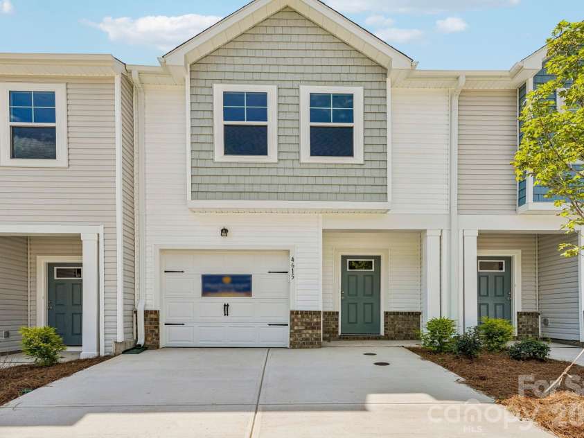 4633 Green Drake Drive, Charlotte, NC 28269.  MLS# CAR4417163, YatesRealty ID 46097. 