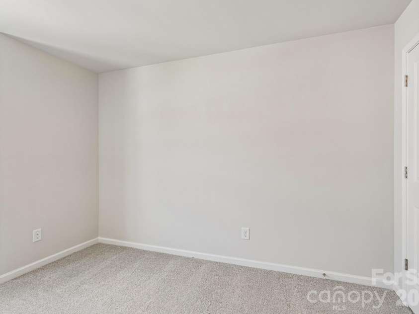 4633 Green Drake Drive, Charlotte, NC 28269.  MLS# CAR4417163, YatesRealty ID 46097. 