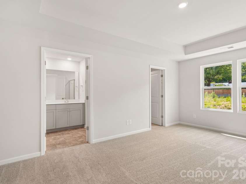4633 Green Drake Drive, Charlotte, NC 28269.  MLS# CAR4417163, YatesRealty ID 46097. 