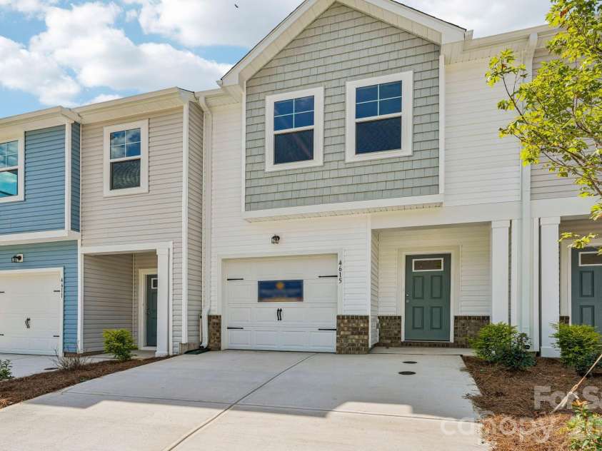 4633 Green Drake Drive, Charlotte, NC 28269.  MLS# CAR4417163, YatesRealty ID 46097. 