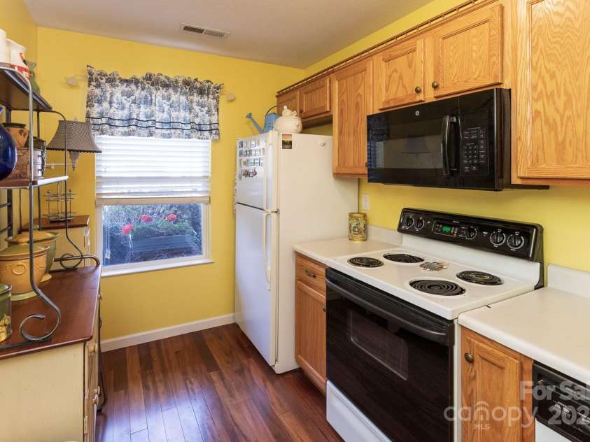 204 Carrington Place, Arden, NC 28704.  MLS# CAR4314678, YatesRealty ID 46098. 