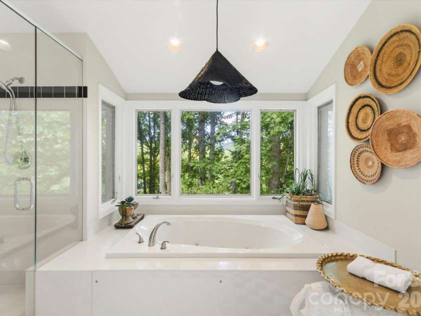 651 Glen Cannon Drive, Pisgah Forest, NC 28768.  MLS# CAR4414802, YatesRealty ID 46098. Jetted soaking tub