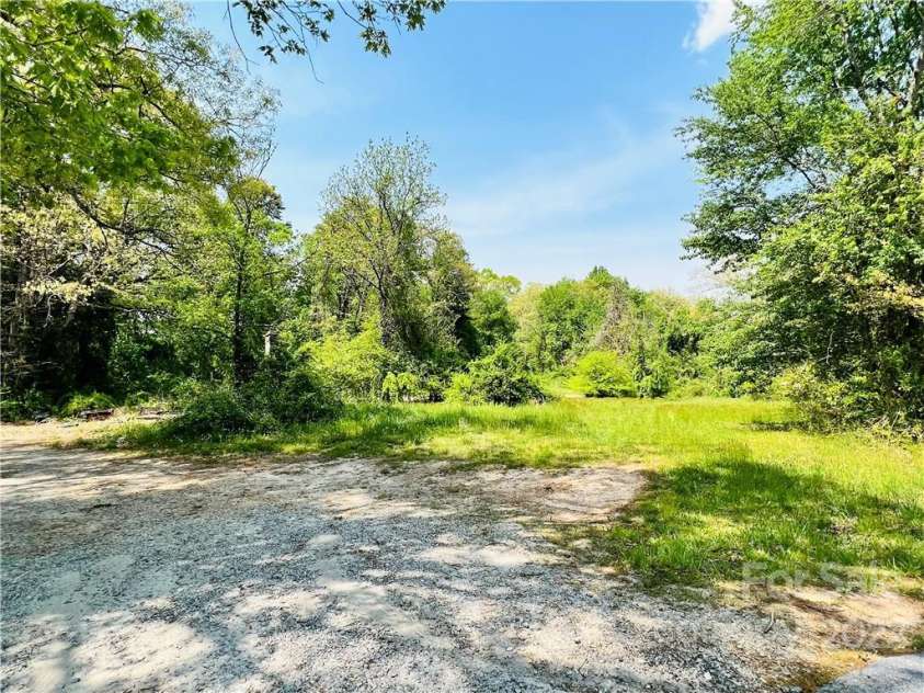924 Brooklyn Avenue, Hendersonville, NC 28739.  MLS# CAR3856235, YatesRealty ID 461. 