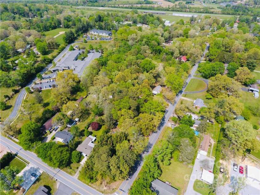924 Brooklyn Avenue, Hendersonville, NC 28739.  MLS# CAR3856235, YatesRealty ID 461. 