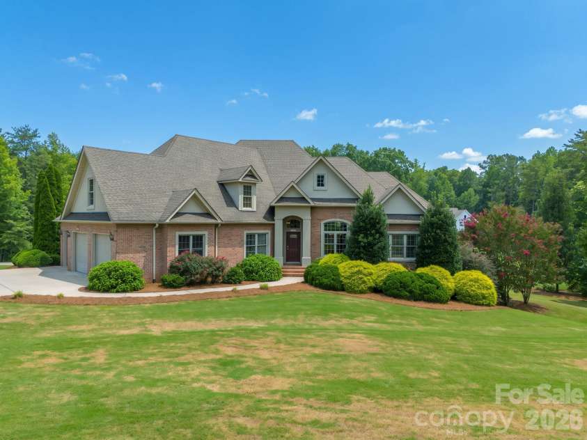 121 Cheyenne Lane, Statesville, NC 28677.  MLS# CAR4412107, YatesRealty ID 46100. 