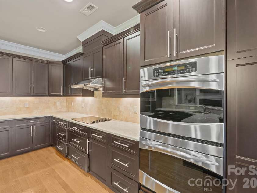 121 Cheyenne Lane, Statesville, NC 28677.  MLS# CAR4412107, YatesRealty ID 46100. Custom Kitchen